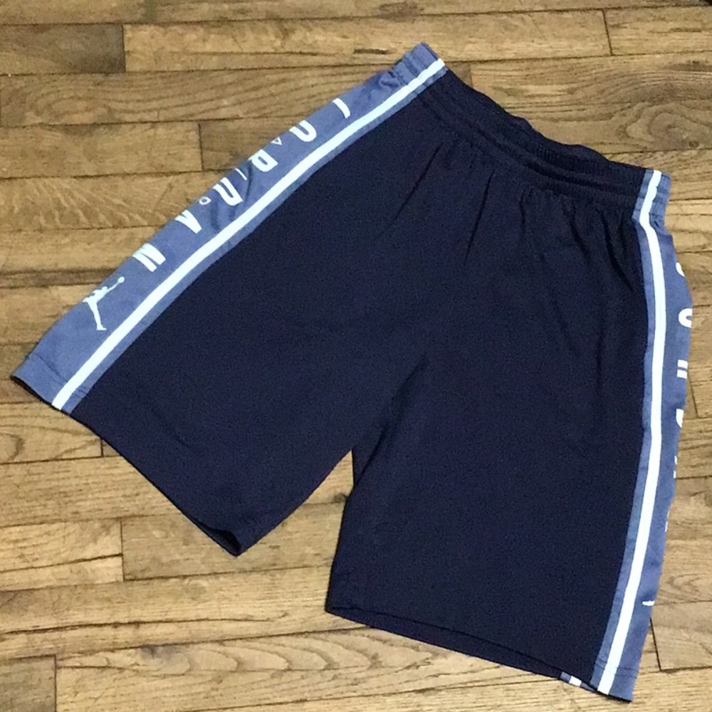 XL BOYS JORDAN AIR SHORTS